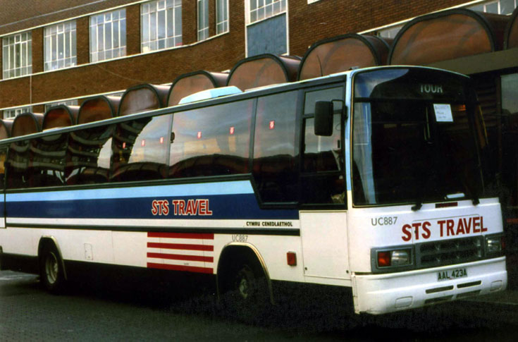 STS Travel bus UC887