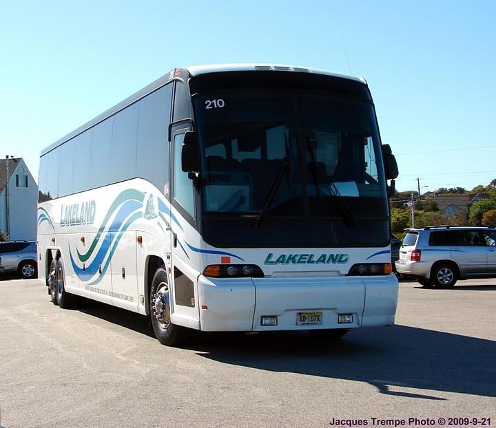 MCI tri-axle coach from Lakeland