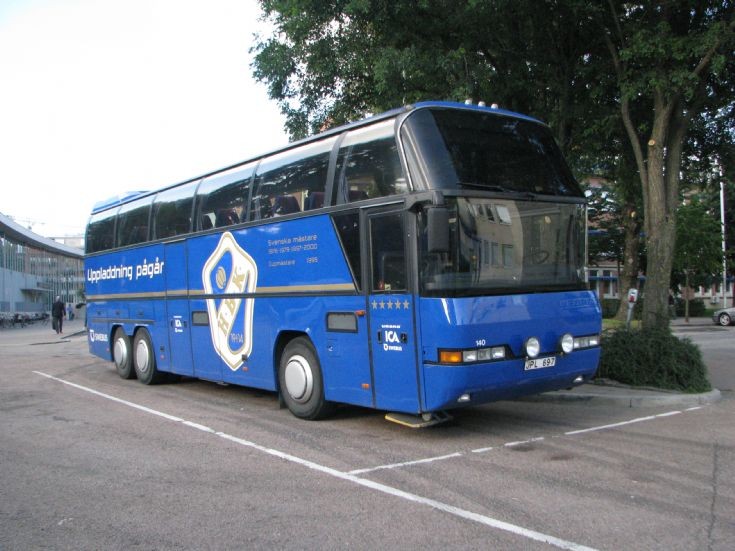 Neoplan tri-axle JPL 697
