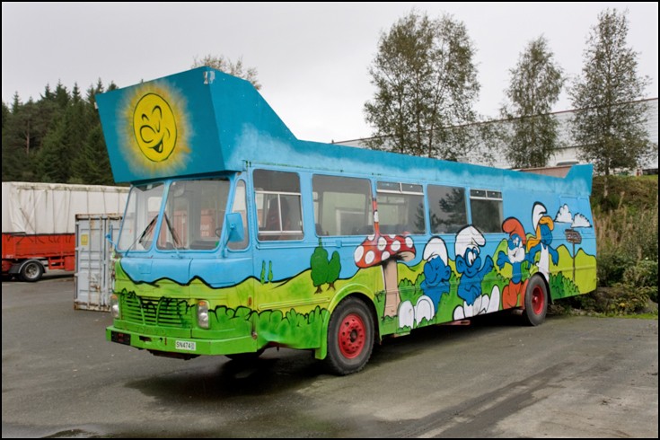 The Smurf bus