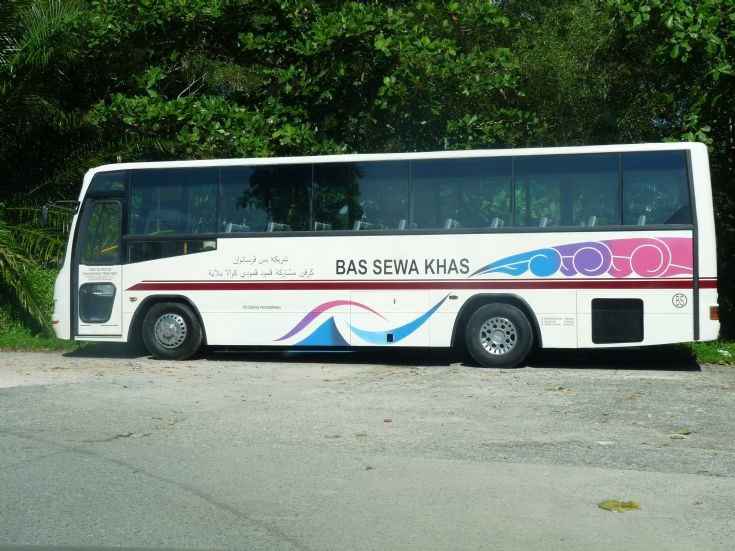 Mitsubishi BM117LR coach
